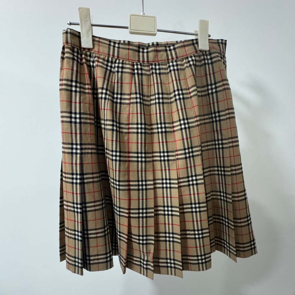 Burberry pleats skirt - mid length (S)